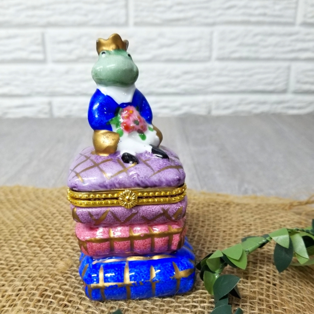 Vintage Bombay Frog Prince On Pillows Candle Trinket Box